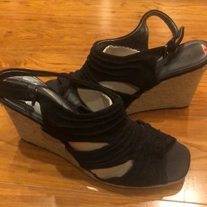 Bandolino black wedges